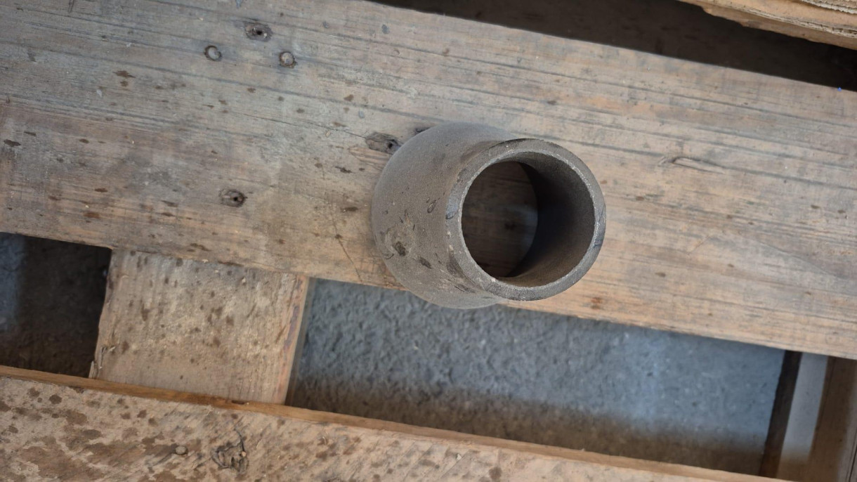 ECCENTRIC REDUCER SMLS MALZEME: ASTM A234-WPB BAĞLANTI TİPİ: BW STANDART: ASME B16.9 ÇAPLAR-1: 3" ÇAPLAR-2: 2" ET KALINLIKLARI-1: S-40 ET KALINLIKLARI-2: S-80 RATING-1: - RATING-2: - YUZEY: - IDENT NUMBER: 1388511 COMMODITY CODE: HAEREDA301C01A5000