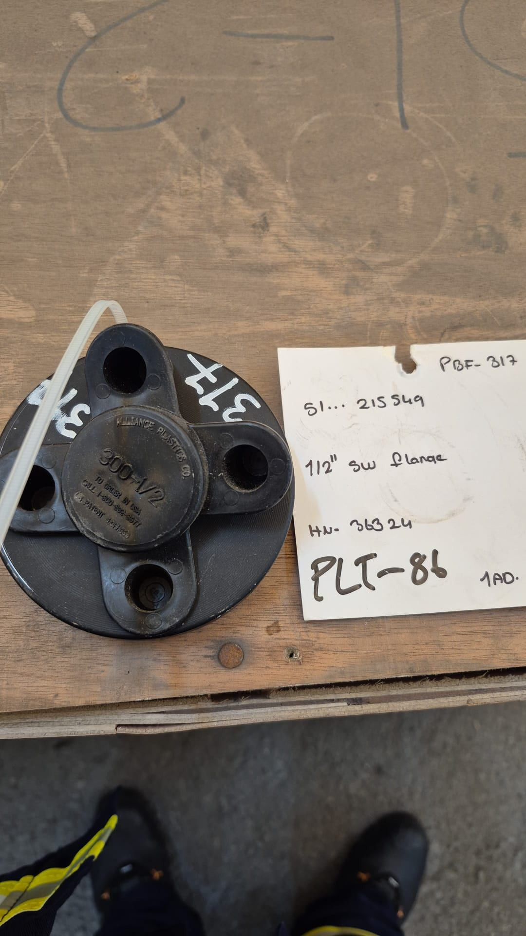 SOCKET WELD FLANGE MALZEME: ASME B16.5 STANDART: A105 RATING: 300# ÇAPLAR: 1/2" ET KALINLIKLARI: S-80 YUZEY: RF IDENT NUMBER: 1197970 COMMODITY CODE: HFSWFLA2018C0A3000