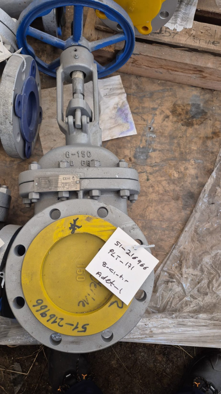 GATE VALVE FLANGED ENDS PRESSURE CLASS: 150# NOMINAL SIZE: 6" TRIM NO: N8 OPERATION TYPE: HANDWHEEL END FLANGE DIMENSION STD: RF DESIGN STANDARD: SEE DATA SHEET IDENT NUMBER: 2293875 COMMODITY CODE: HVGA10A5012B1AG00AE7