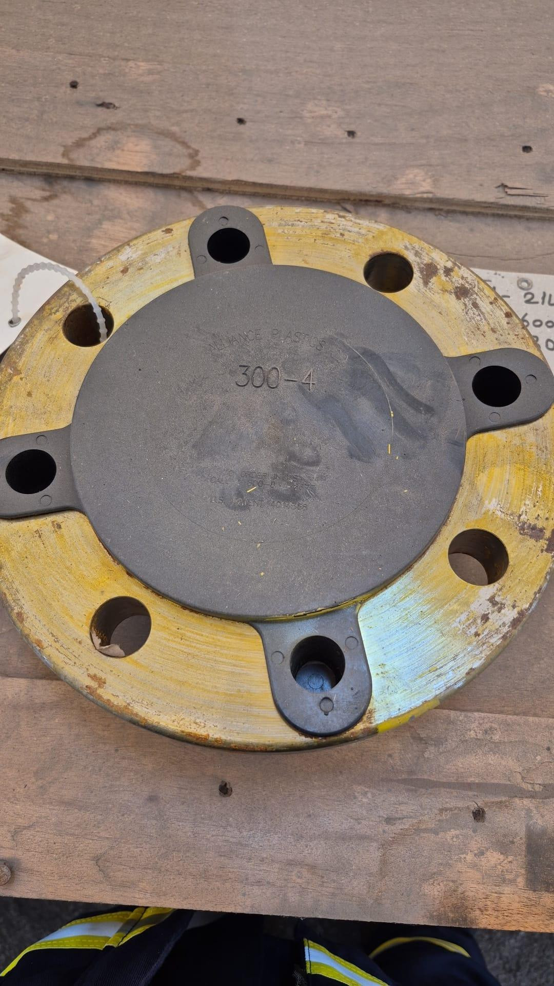 WELDING NECK FLANGE MALZEME: ASTM A182-F11 STANDART: ASME B16.5 RATING: 300# ÇAPLAR: 4" ET KALINLIKLARI: S-80 YUZEY: RF IDENT NUMBER: 1437364 COMMODITY CODE: HFWNFLC2027C0A3000
