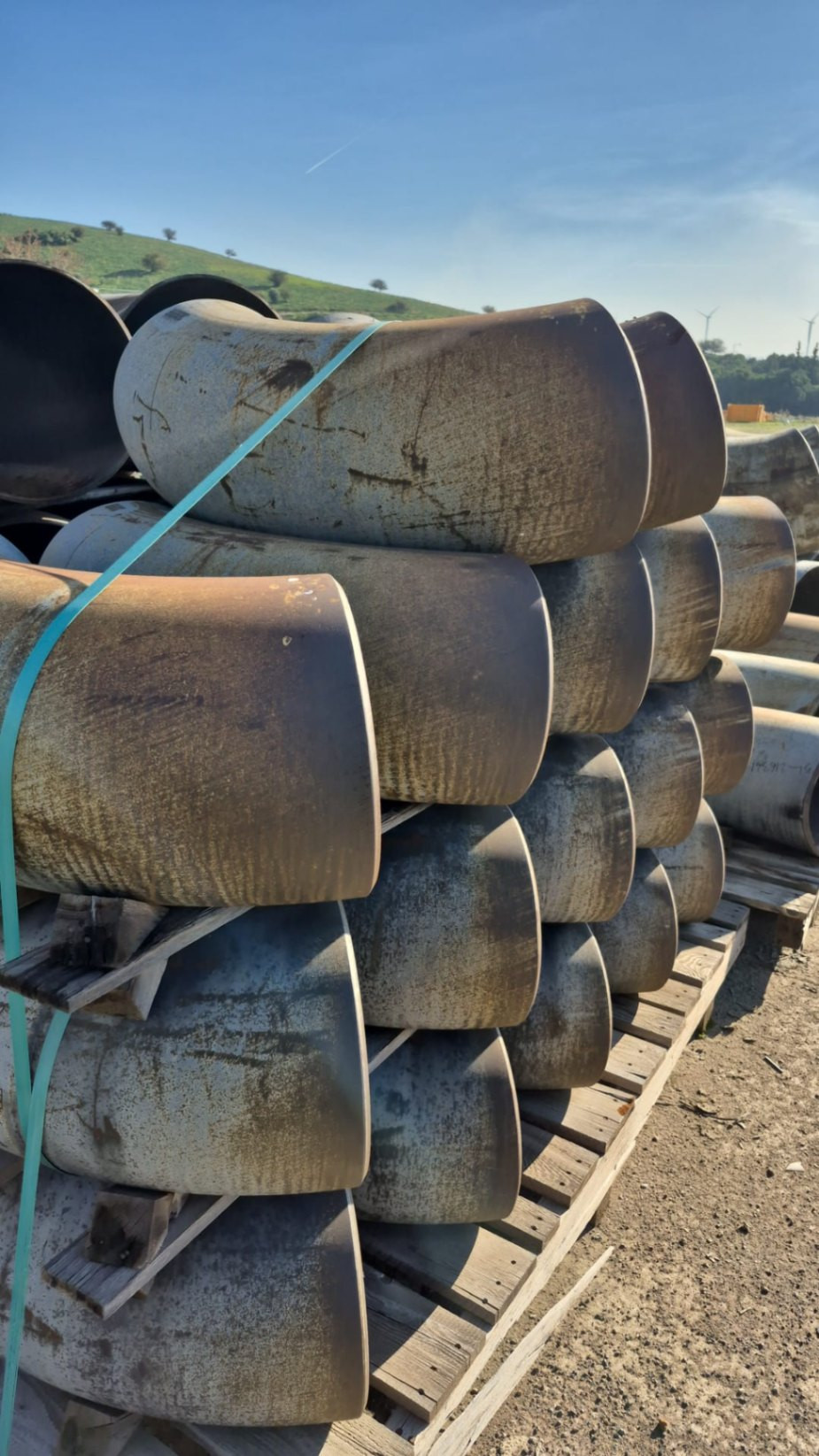 90 ELBOW-14" -ASTM A420 WPL6 90 DEGREES ELBOW LONG RADIUS ASME B16.9 SMLS B.W.